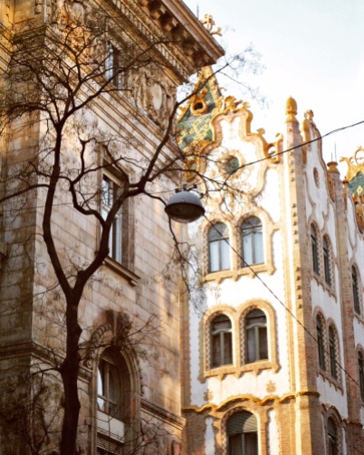 There are so many unique reasons to visit Budapest, including this gorgeous lighting.